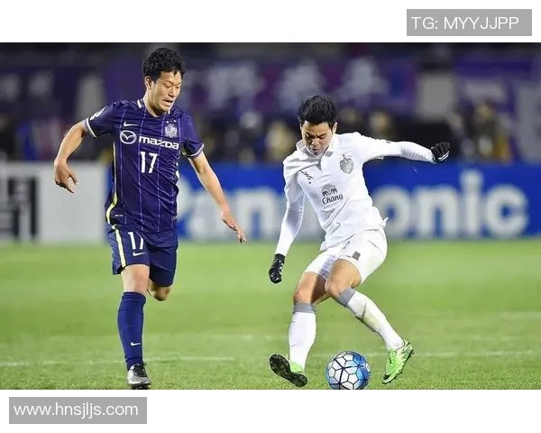 横滨队与大阪樱花队激战正酣精彩对决引发球迷热议