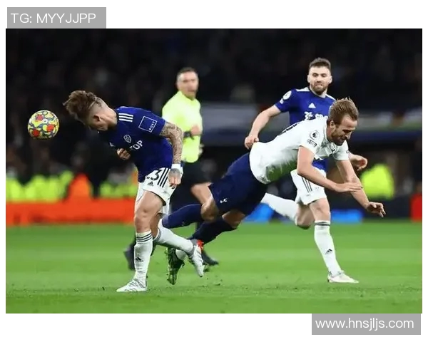 利兹联队主场迎战诺维奇，争夺英Championship关键三分之战