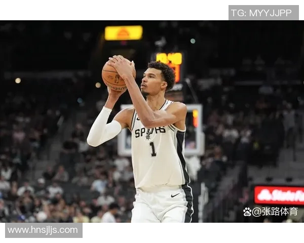 文班亚马首场比赛表现抢眼五次盖帽并成功隔扣字母哥引发热议 文班亚马首场比赛表现抢眼五次盖帽并成功隔扣字母哥引发热议